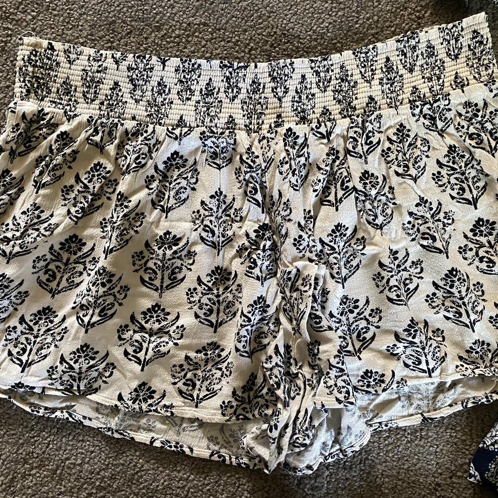 Flowy Shorts - Picture 6 of 6